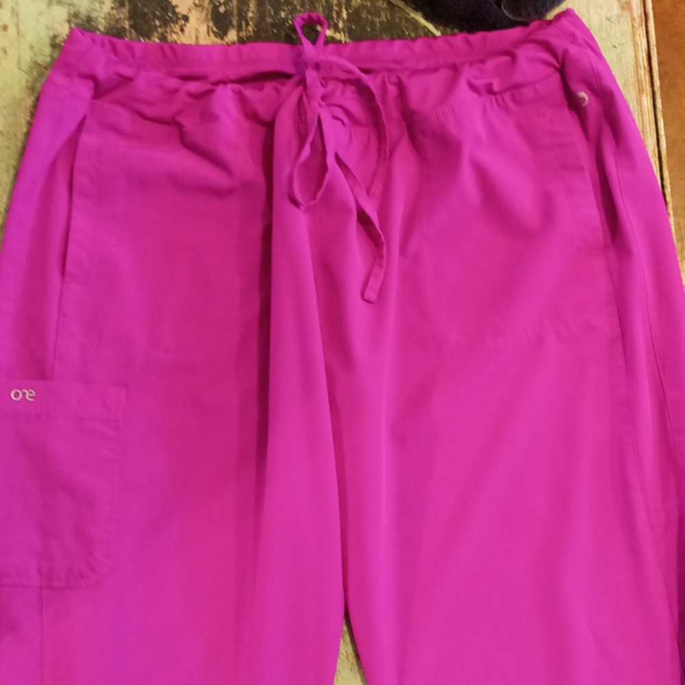 Woman's Scrub Set - Picture 6 of 7